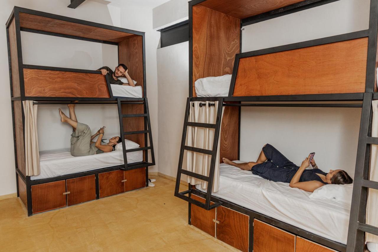 Caleta Hostel Rooftop & Pool Канкун Екстериор снимка