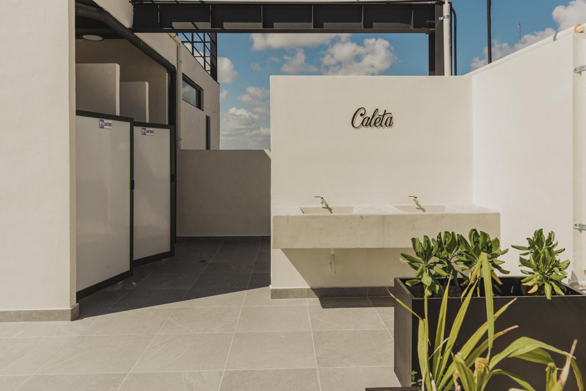 Caleta Hostel Rooftop & Pool Канкун Екстериор снимка